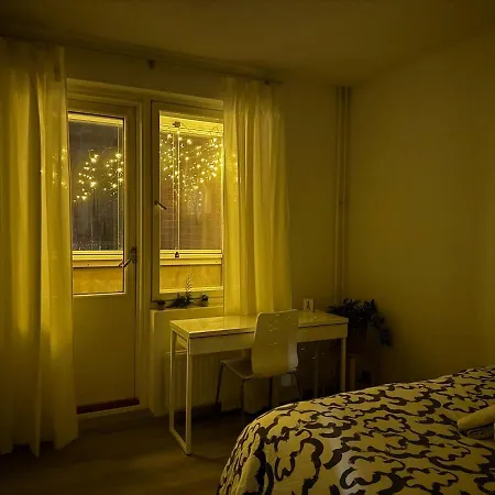 منزل للإقامة Cozy With Private Balcony In Prime Location