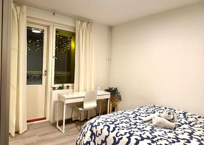 아파트 Cozy With Private Balcony In Prime Location *