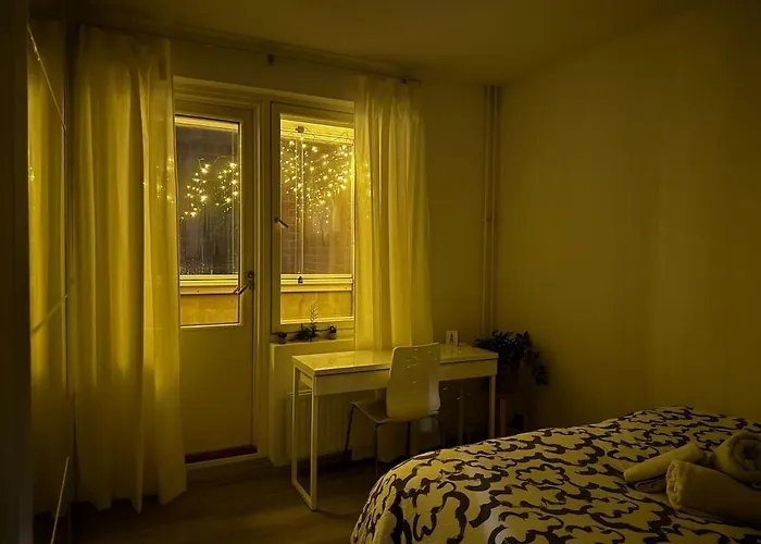 아파트 Cozy With Private Balcony In Prime Location