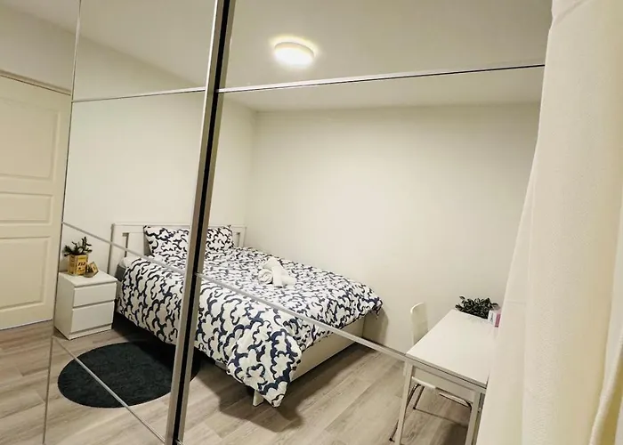 Cozy With Private Balcony In Prime Location