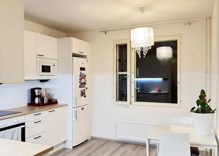 아파트 Cozy With Private Balcony In Prime Location 헬싱키