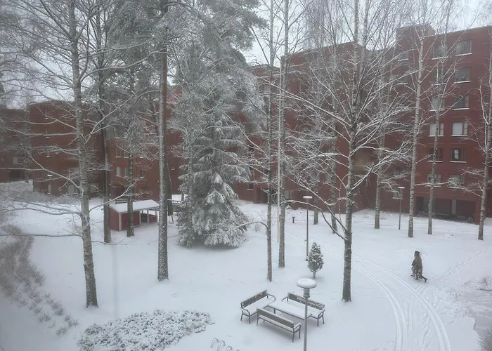 Cozy With Private Balcony In Prime Location *