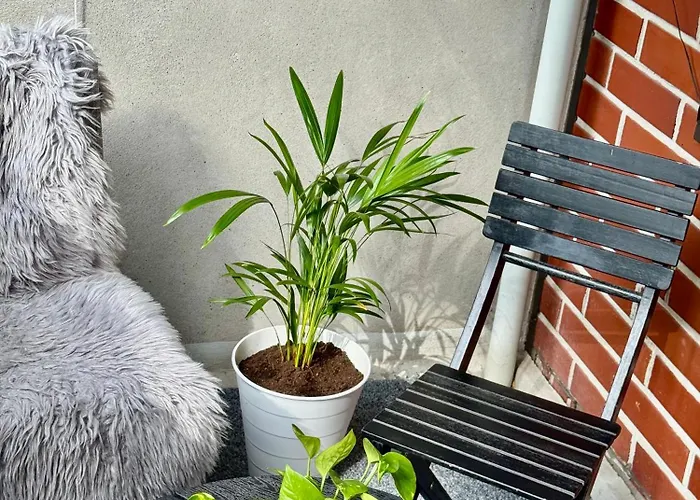 Cozy With Private Balcony In Prime Location 헬싱키