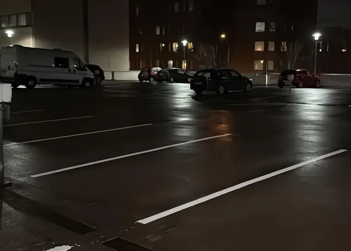 Cozy With Private Balcony In Prime Location