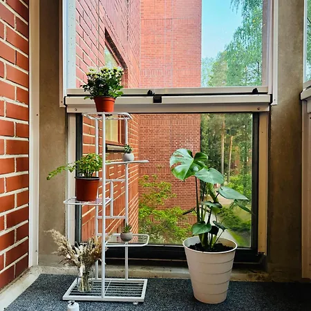 Cozy With Private Balcony In Prime Location *