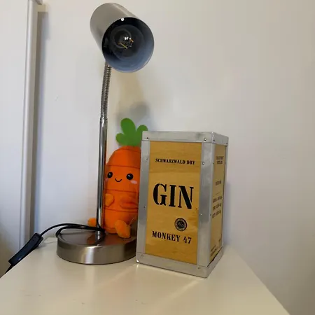 Apartment Cozy With Private Balcony In Prime Location *