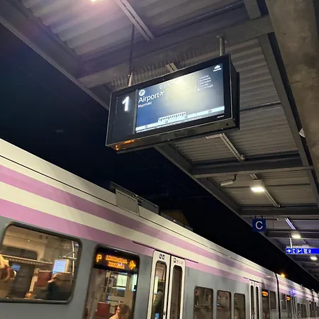 Cozy With Private Balcony In Prime Location Apartment *