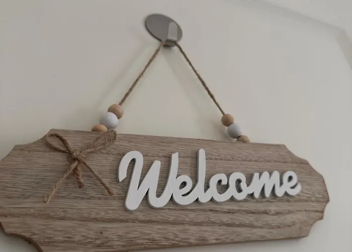 Cozy With Private Balcony In Prime Location Apartment