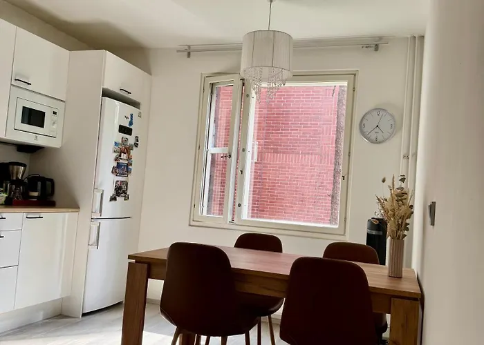 Apartment Cozy With Private Balcony In Prime Location