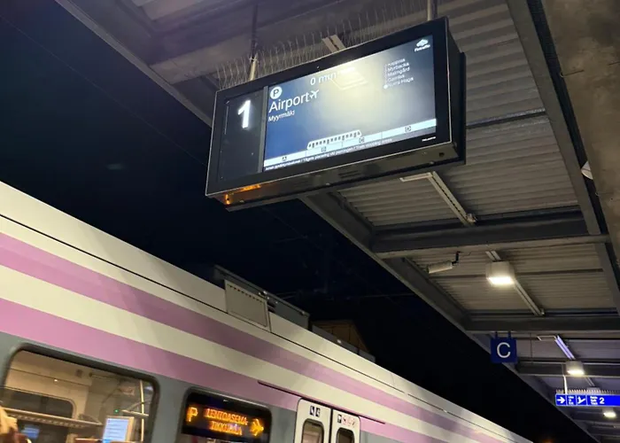 Cozy With Private Balcony In Prime Location Apartment *