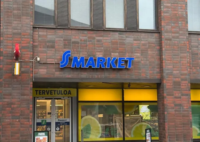 Cozy With Private Balcony In Prime Location